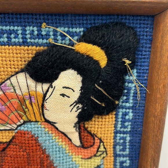 Needle point of Japanese geisha, vintage has some wear - Picture 2 of 6